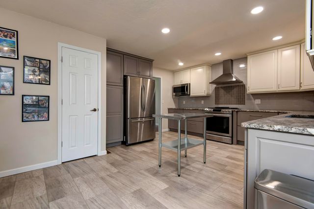 2541 S Brandon Avenue, Springfield, MO 65809