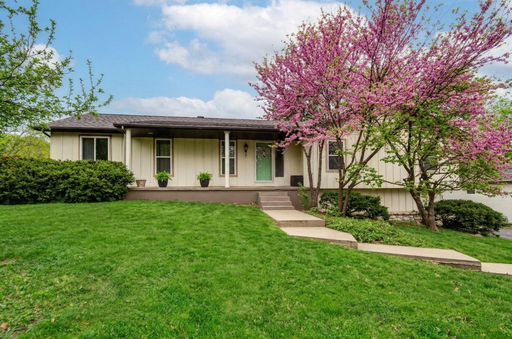 2541 S Brandon Avenue, Springfield, MO 65809