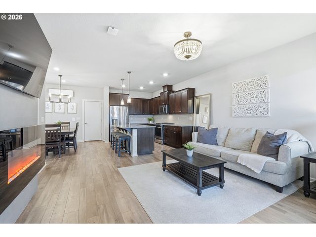 7950 Se BUTTERNUT CREEK Pkwy, Hillsboro, OR 97123