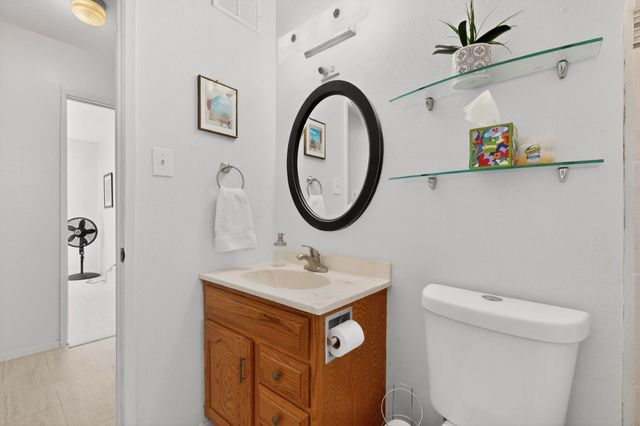 10225 Propps Street NE, Albuquerque, NM 87112