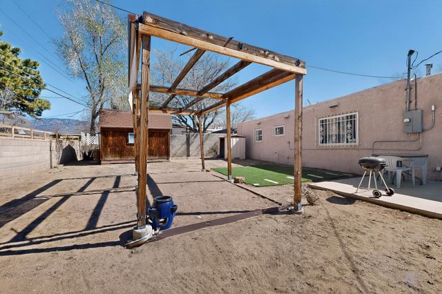 10225 Propps Street NE, Albuquerque, NM 87112