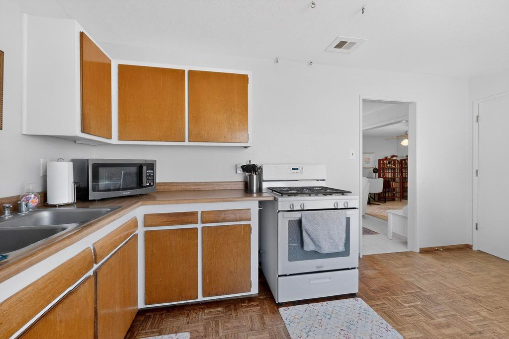 Image 11 of property listing at 10225 Propps Street NE, Albuquerque, NM 87112