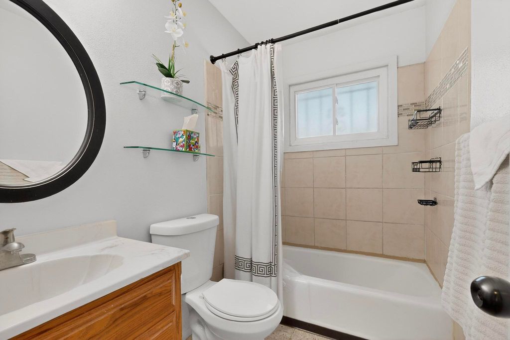 Image 24 of property listing at 10225 Propps Street NE, Albuquerque, NM 87112