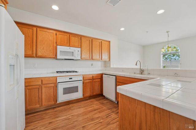 43 Johnson St, Windsor, CA 95492