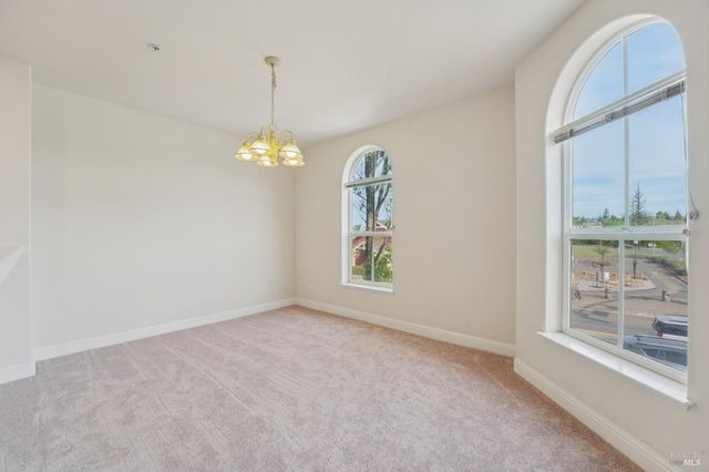 43 Johnson St, Windsor, CA 95492