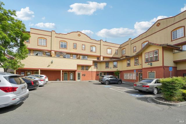 43 Johnson St, Windsor, CA 95492