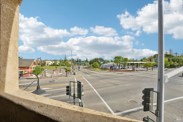 43 Johnson St, Windsor, CA 95492