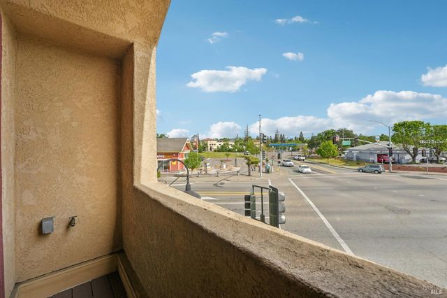 43 Johnson St, Windsor, CA 95492