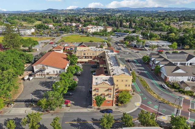 43 Johnson St, Windsor, CA 95492