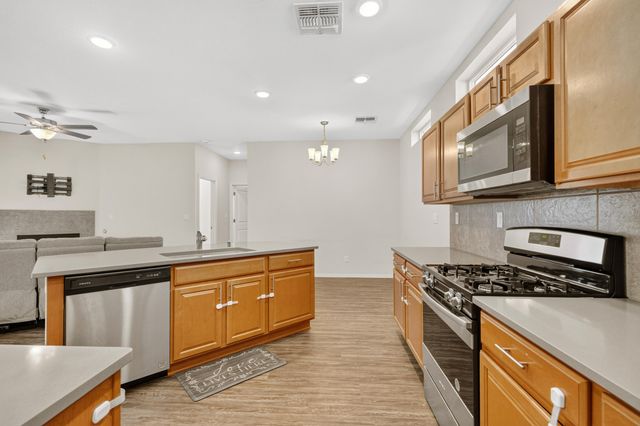 1242 Tierra Verde Loop NW, Los Lunas, NM 87031