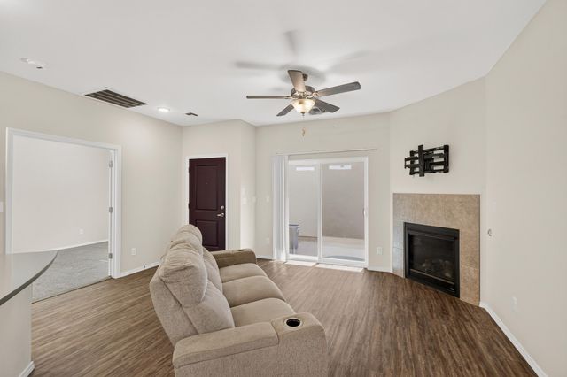 1242 Tierra Verde Loop NW, Los Lunas, NM 87031
