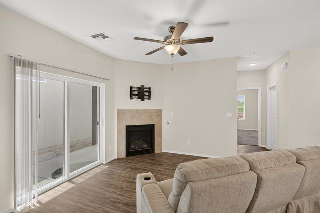 1242 Tierra Verde Loop NW, Los Lunas, NM 87031