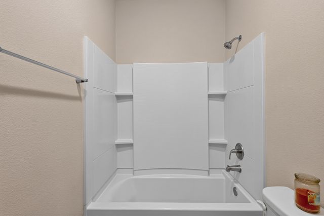 1242 Tierra Verde Loop NW, Los Lunas, NM 87031