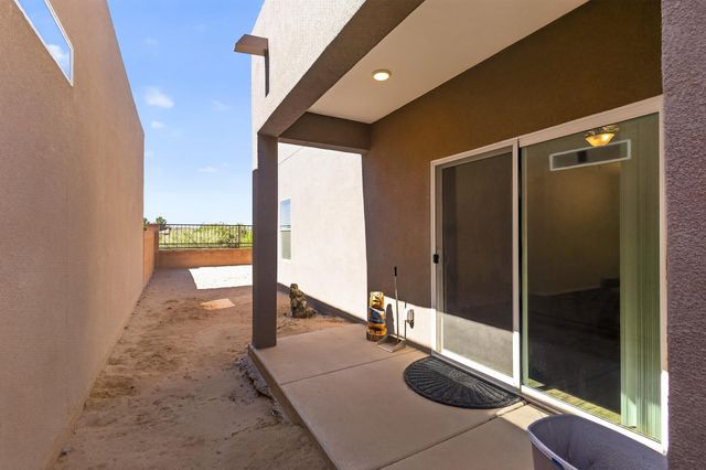 1242 Tierra Verde Loop NW, Los Lunas, NM 87031