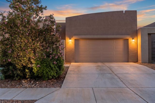 1242 Tierra Verde Loop NW, Los Lunas, NM 87031