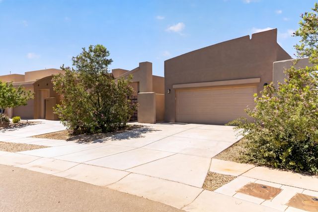 1242 Tierra Verde Loop NW, Los Lunas, NM 87031