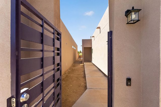 1242 Tierra Verde Loop NW, Los Lunas, NM 87031