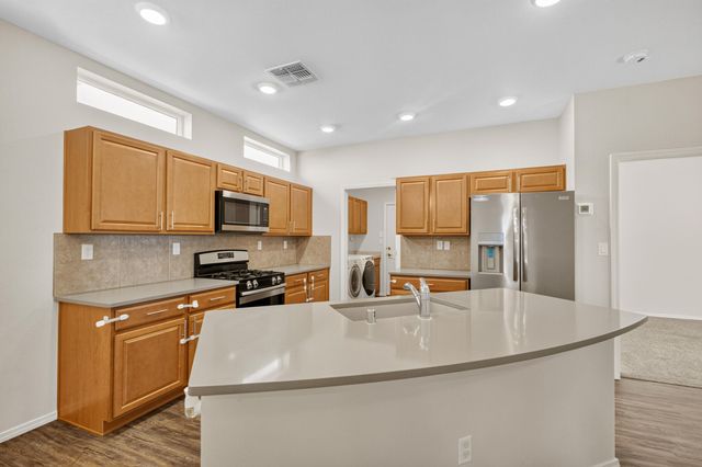 1242 Tierra Verde Loop NW, Los Lunas, NM 87031