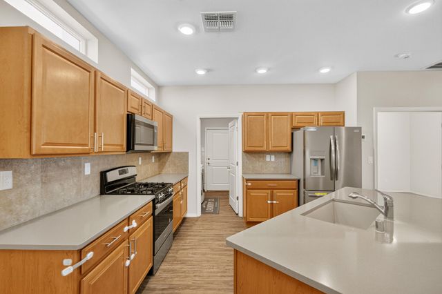 1242 Tierra Verde Loop NW, Los Lunas, NM 87031