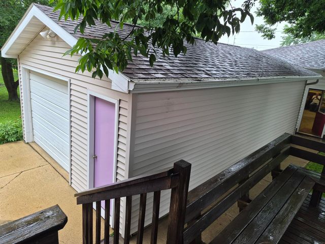 218 3rd Ave SE, Oelwein, IA 50662
