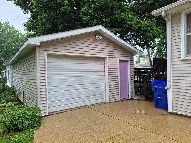 218 3rd Ave SE, Oelwein, IA 50662