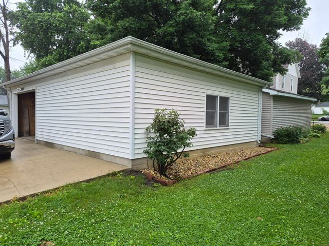 218 3rd Ave SE, Oelwein, IA 50662