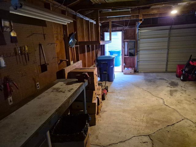218 3rd Ave SE, Oelwein, IA 50662