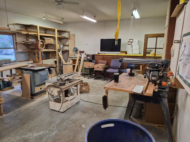 218 3rd Ave SE, Oelwein, IA 50662