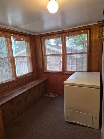 218 3rd Ave SE, Oelwein, IA 50662