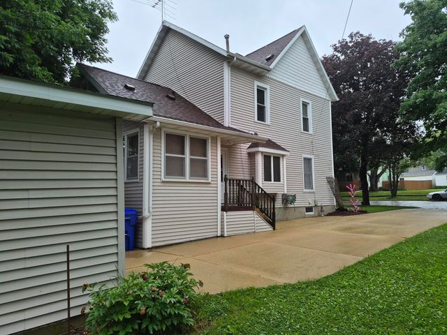 218 3rd Ave SE, Oelwein, IA 50662