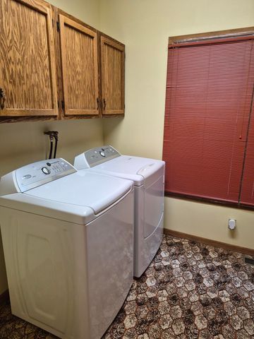 218 3rd Ave SE, Oelwein, IA 50662