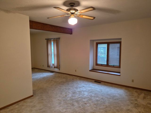 218 3rd Ave SE, Oelwein, IA 50662