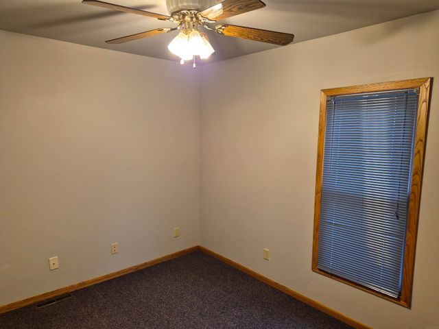 218 3rd Ave SE, Oelwein, IA 50662