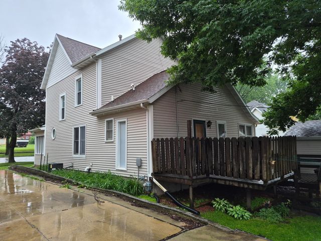 218 3rd Ave SE, Oelwein, IA 50662