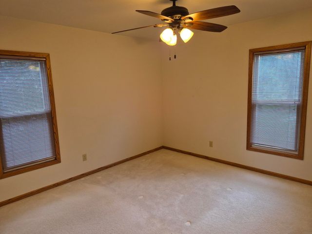 218 3rd Ave SE, Oelwein, IA 50662