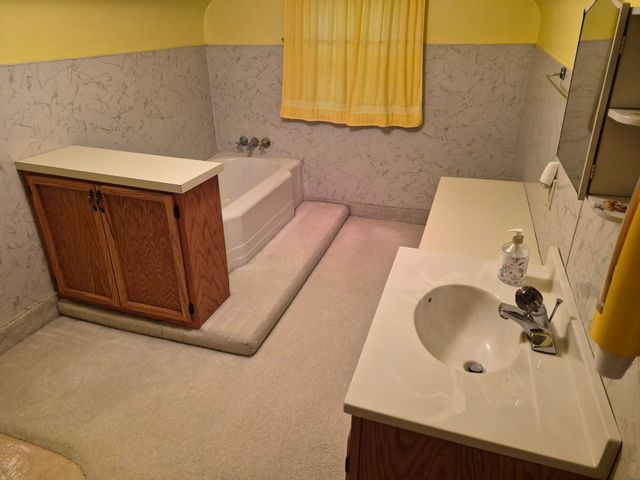 218 3rd Ave SE, Oelwein, IA 50662