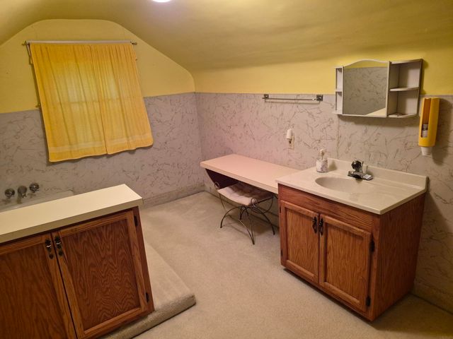 218 3rd Ave SE, Oelwein, IA 50662