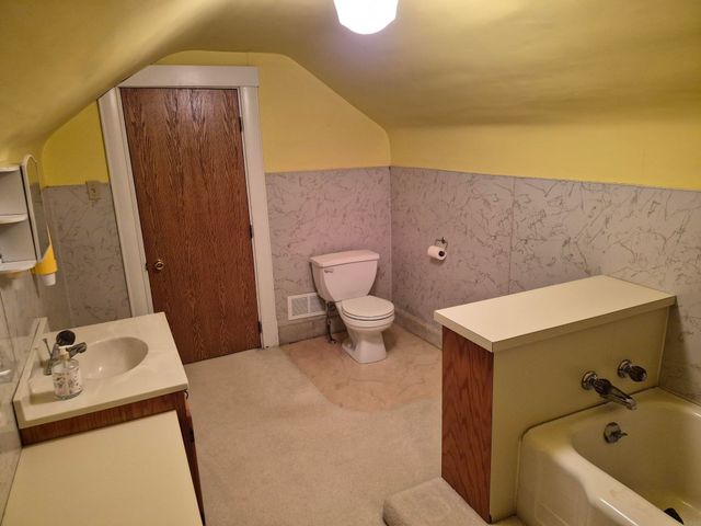 218 3rd Ave SE, Oelwein, IA 50662