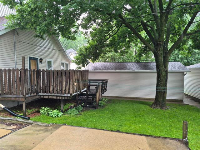 218 3rd Ave SE, Oelwein, IA 50662
