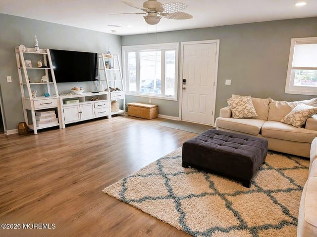 9 Neptune Road, Toms River, NJ 08753