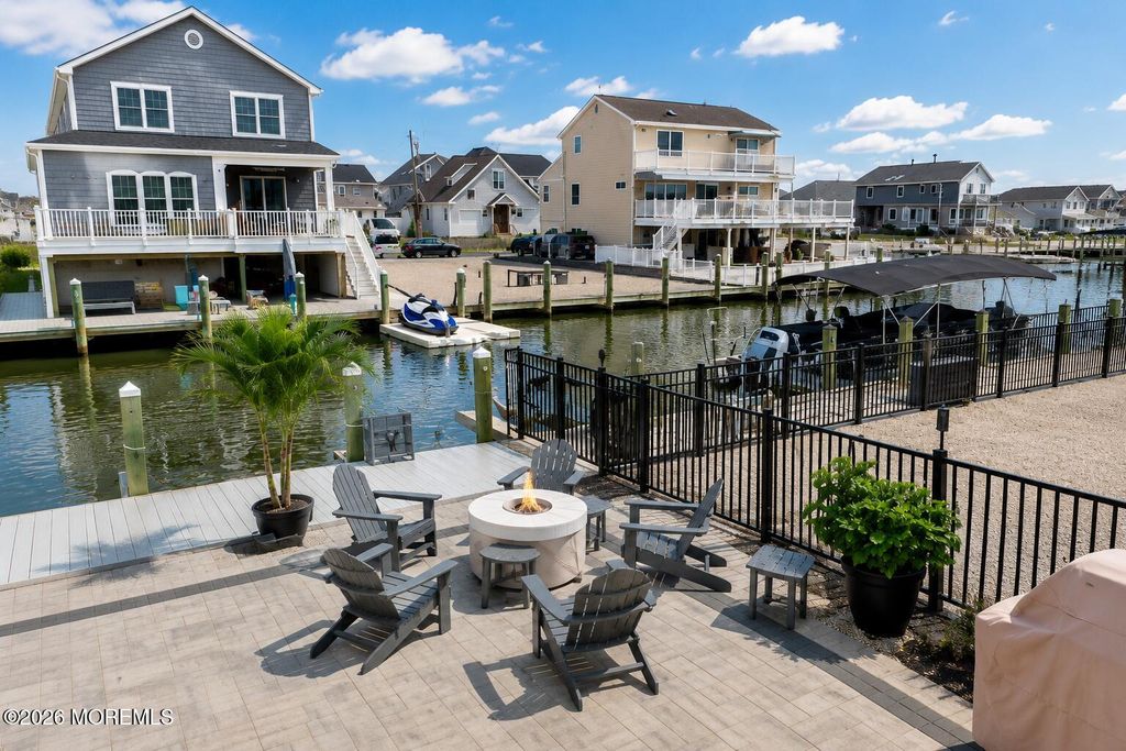 9 Neptune Road, Toms River, NJ 08753
