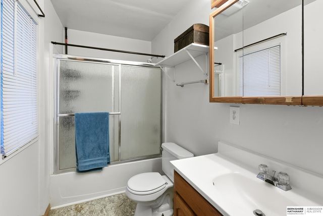 7082 Binney Street, Omaha, NE 68104