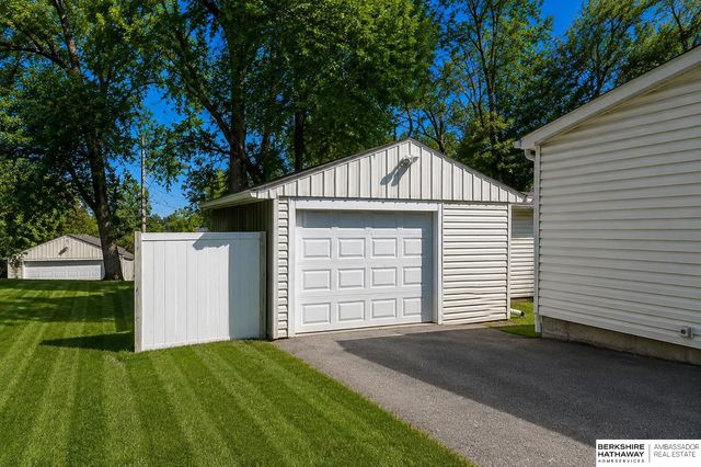 7082 Binney Street, Omaha, NE 68104
