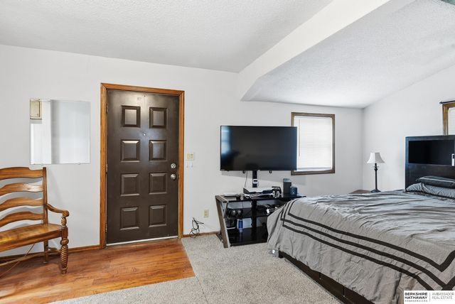 7082 Binney Street, Omaha, NE 68104