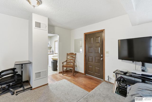 7082 Binney Street, Omaha, NE 68104