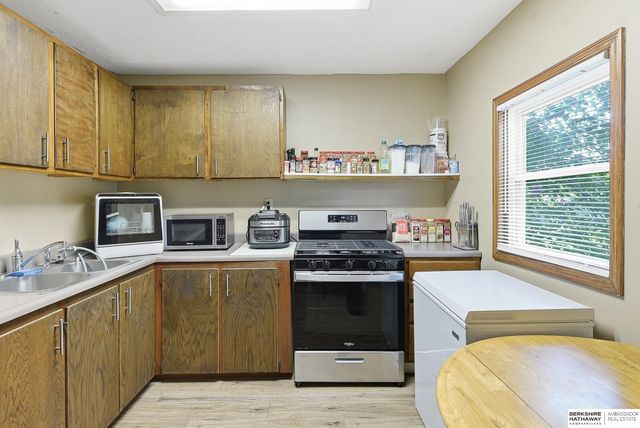 7082 Binney Street, Omaha, NE 68104