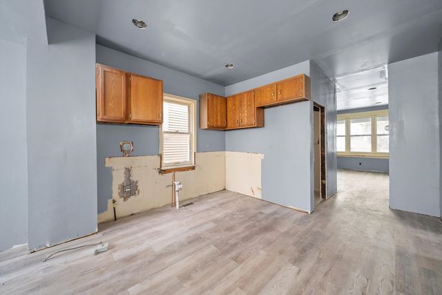 8545 S Saginaw Avenue, Chicago, IL 60617