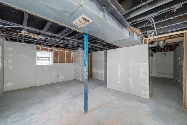 8545 S Saginaw Avenue, Chicago, IL 60617