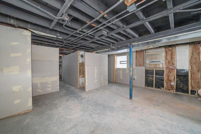 8545 S Saginaw Avenue, Chicago, IL 60617