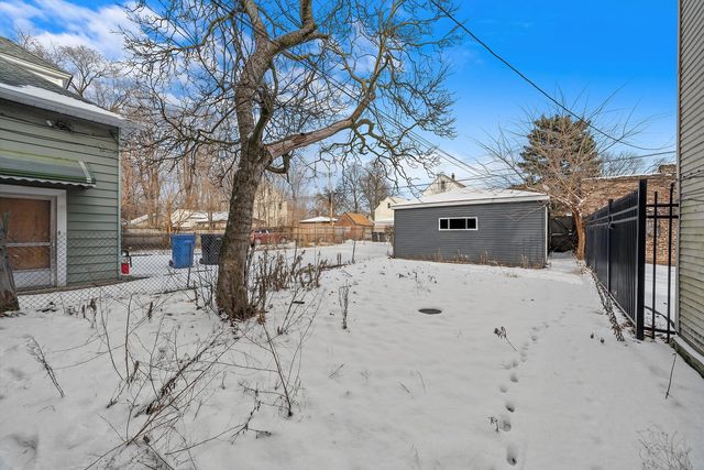 8545 S Saginaw Avenue, Chicago, IL 60617